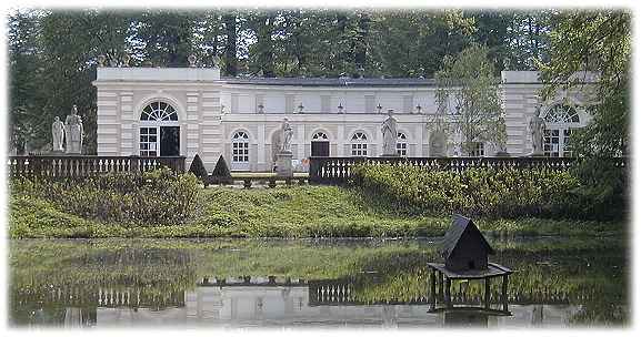 Die Orangerie mit Kaffeetrinkterrasse