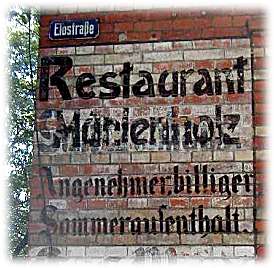 Schrift an altem Gasthaus, Fähre nach Werben