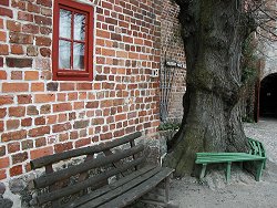 Vorm Museum auf der Burg Penzlin